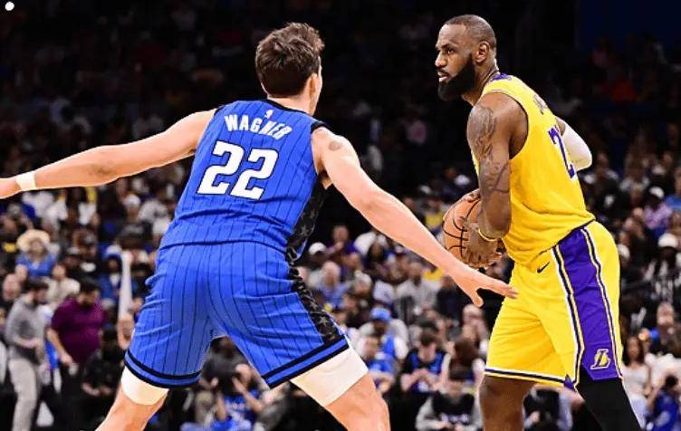 詹姆斯三巨头联手，塔图姆得分突破，雄鹿冲击季后赛！