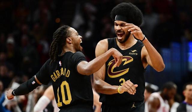 米切尔狂砍逆转取胜分，引发争议迎来新赛季高光！的简单介绍