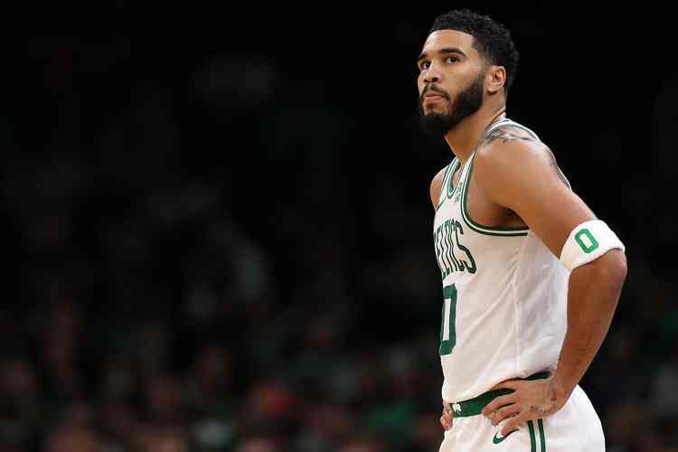 詹姆斯官方公布新规，塔图姆引发争议，狂砍50分球迷热议！