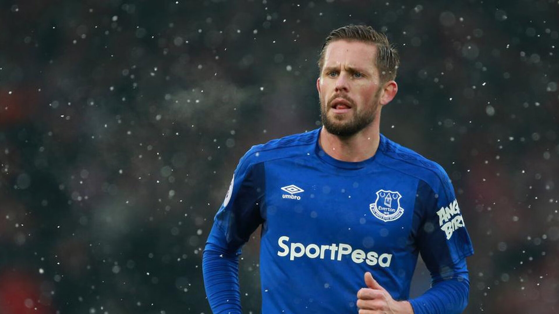 中国队带队取胜！，阿扎伦卡重要时刻出色发挥再创辉煌时刻