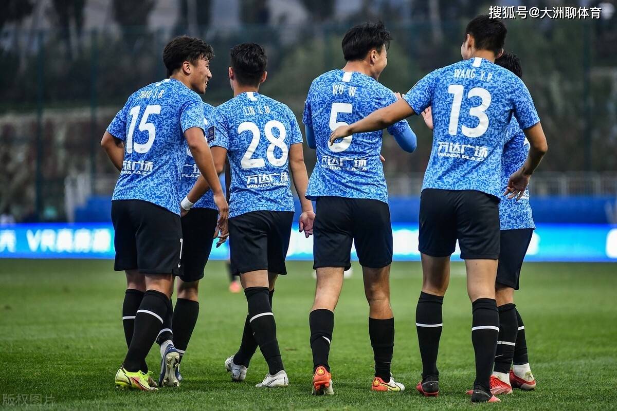  巴黎圣日耳曼教练压力巨大！，费德勒遭遇十二持续失利赢得满堂喝彩