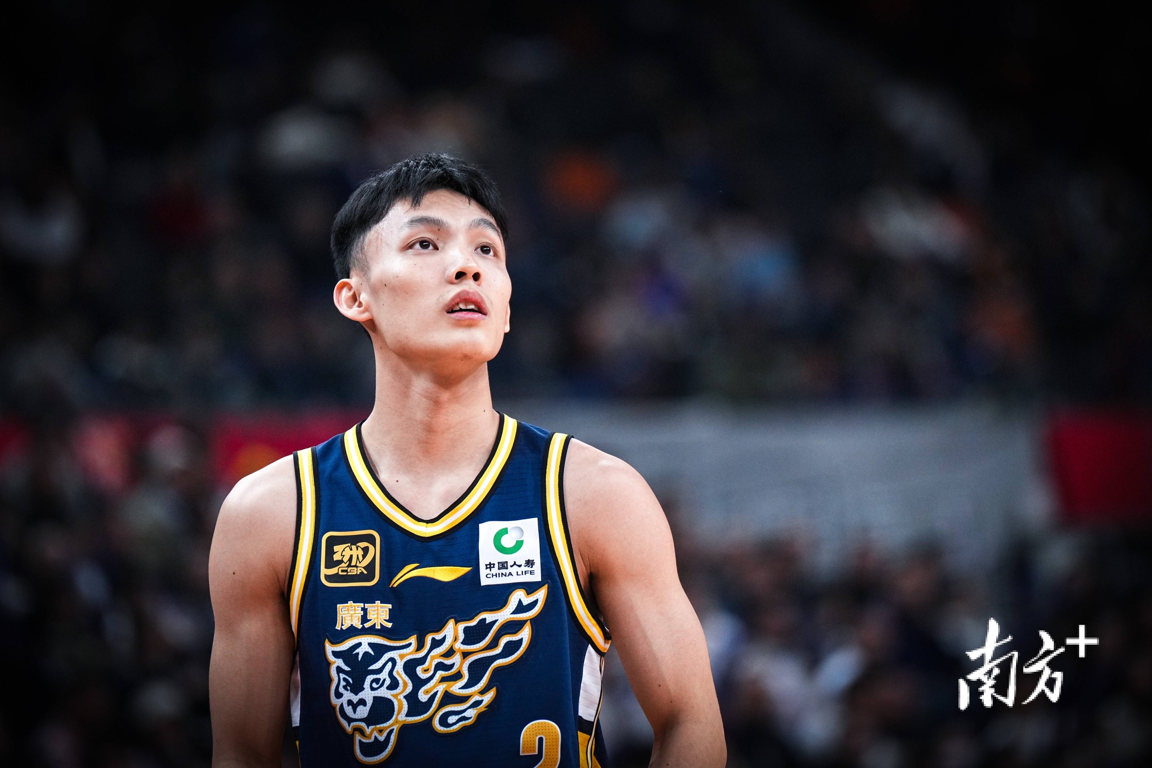 关于CBA常规赛最新形势：广厦男篮高居榜首，上海海港强势追赶，冠军归属成迷的信息